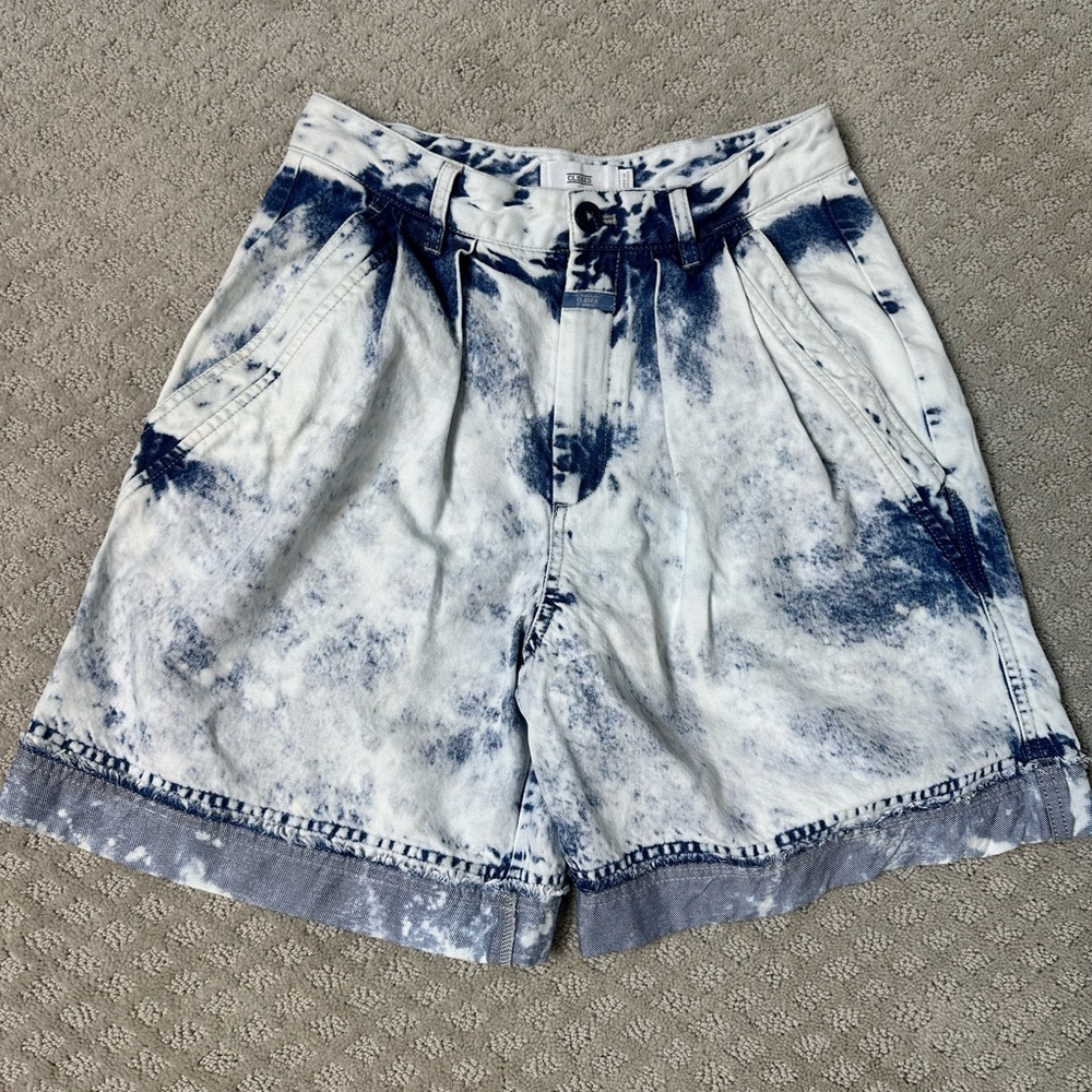 Sz 26 Closed pleated jean shorts bleach wash high rise longer shorts jorshts